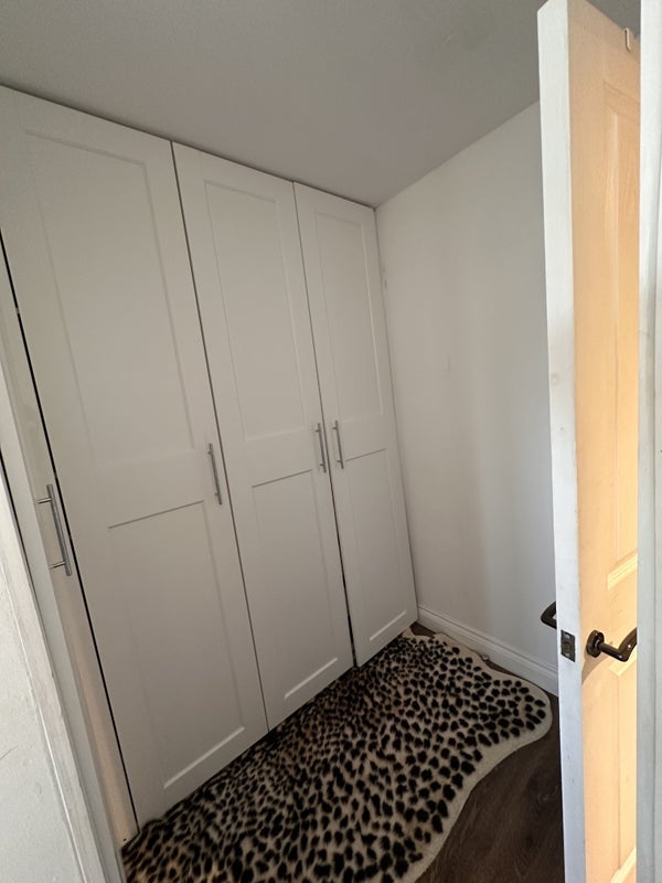 Room Grant Road in Greater London