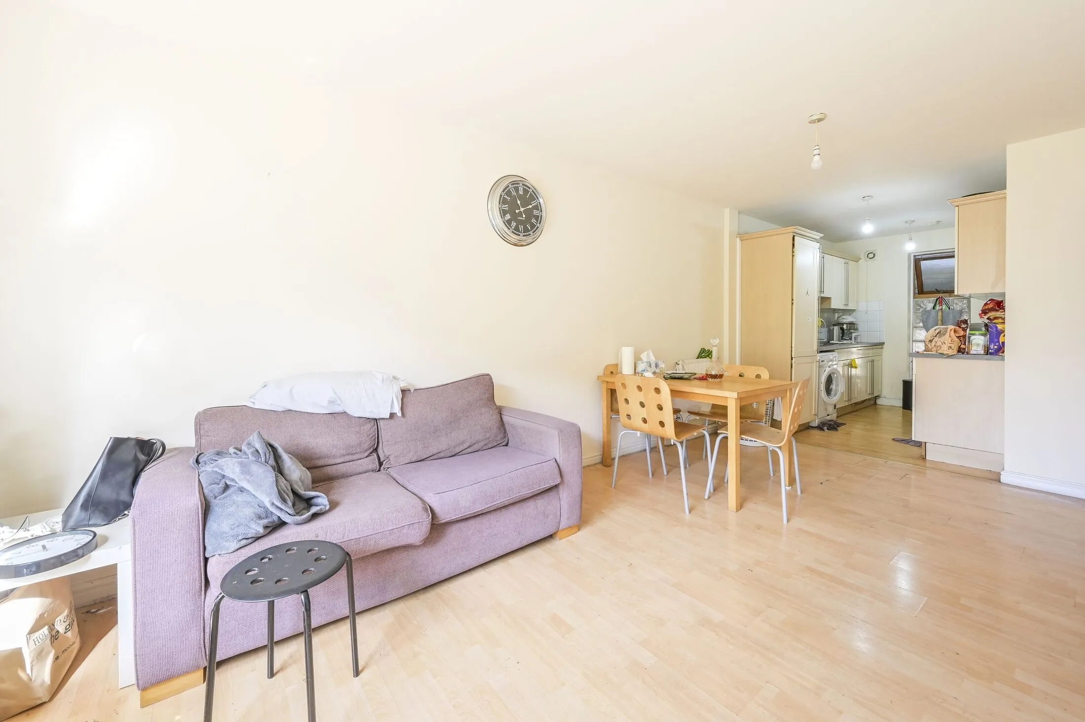 Flat Ashton Street in Greater London