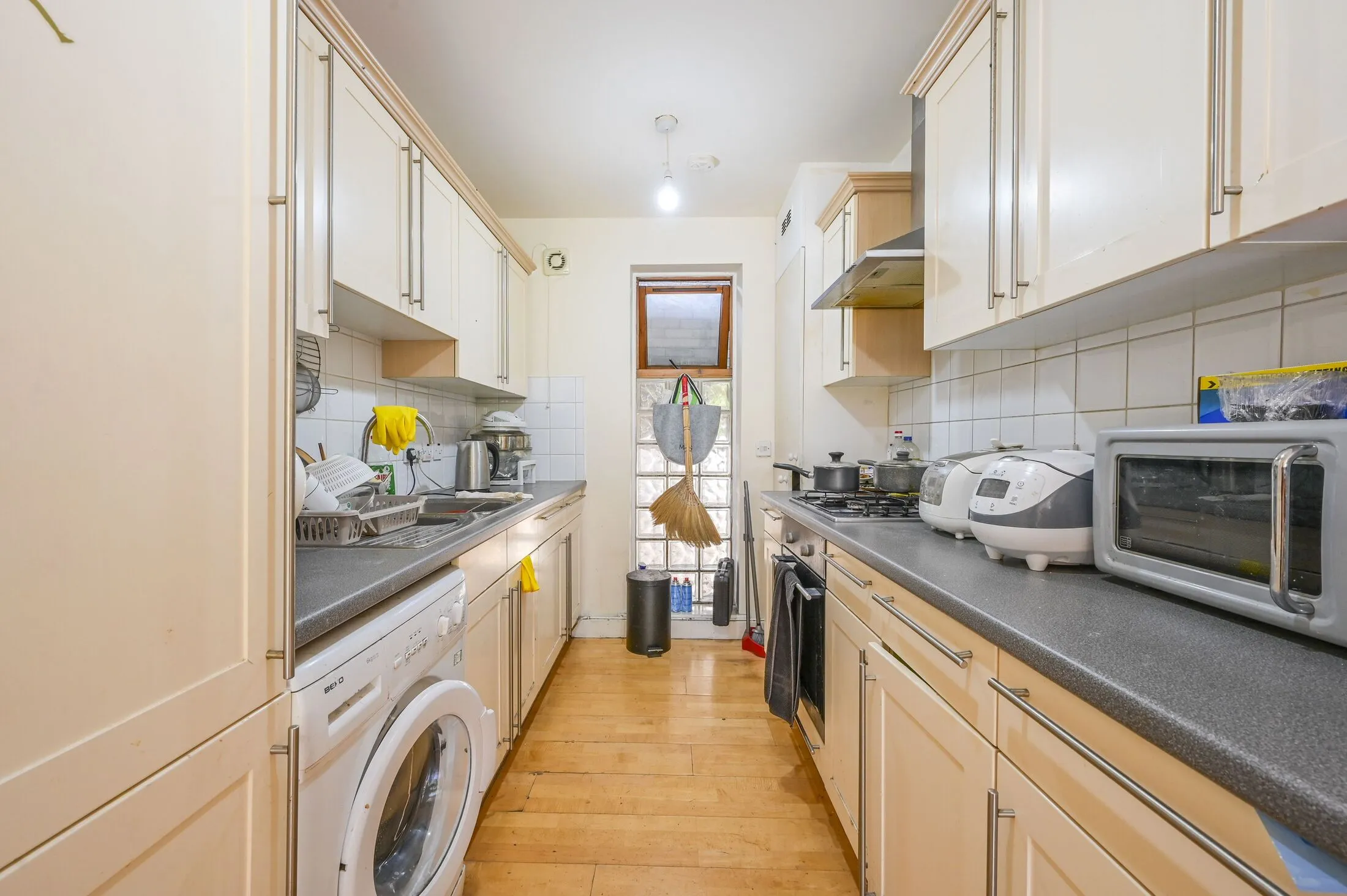 Flat Ashton Street in Greater London