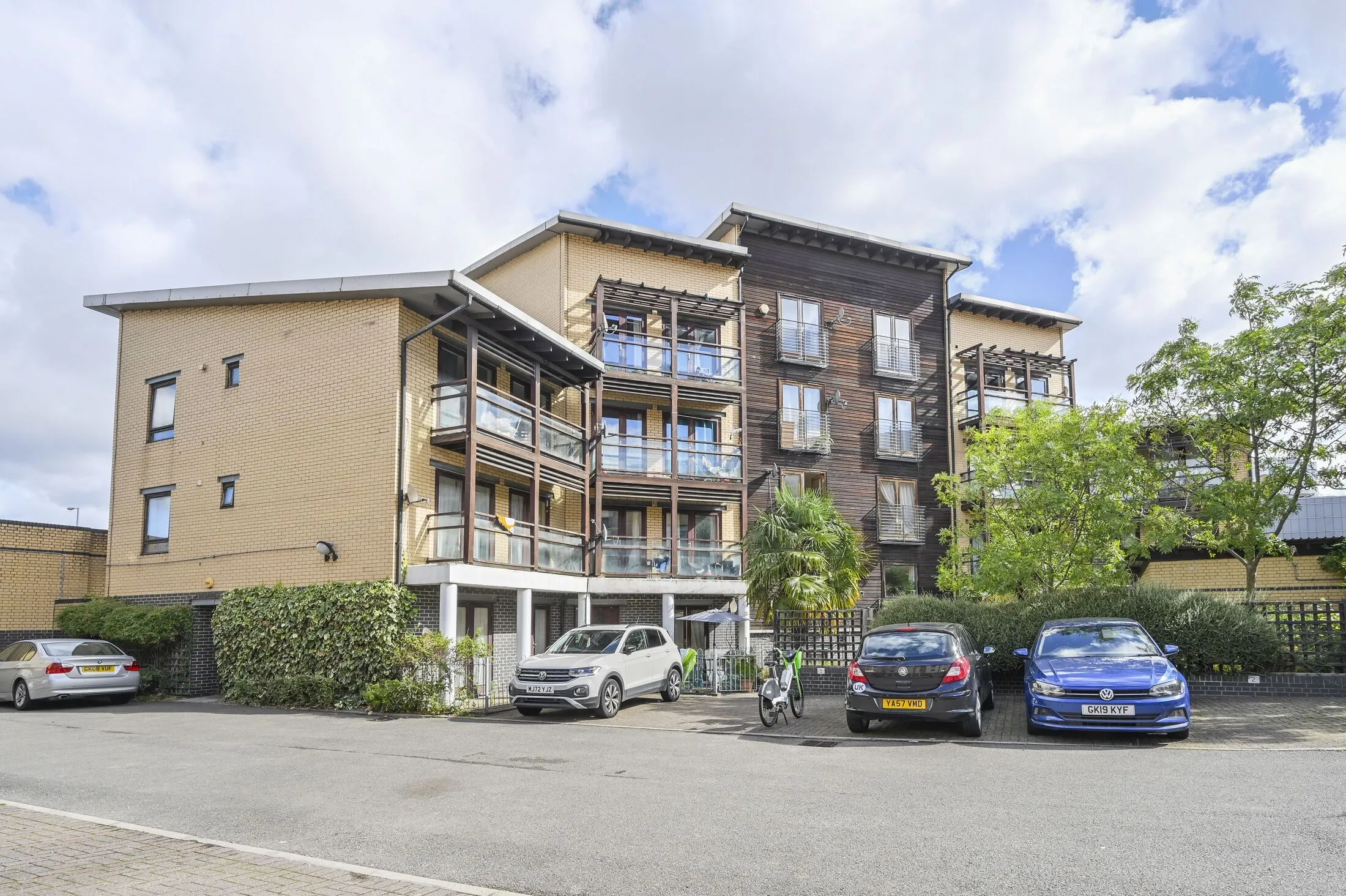 Flat Ashton Street in Greater London