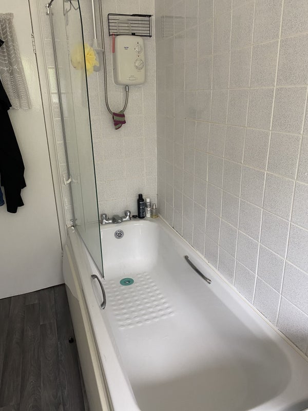 Room Carmunnock Road in Glasgow
