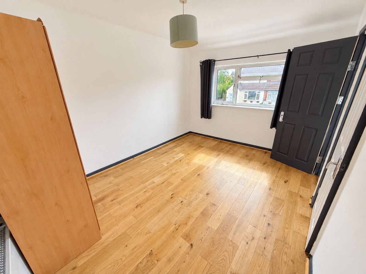 Room Stroud Road in Bristol