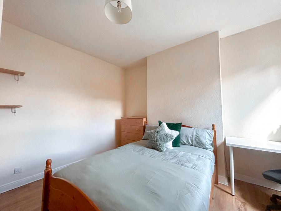 Room Pybus Street in Derby