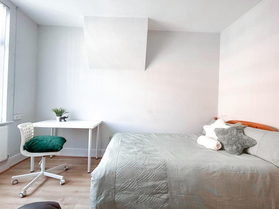Room Pybus Street in Derby