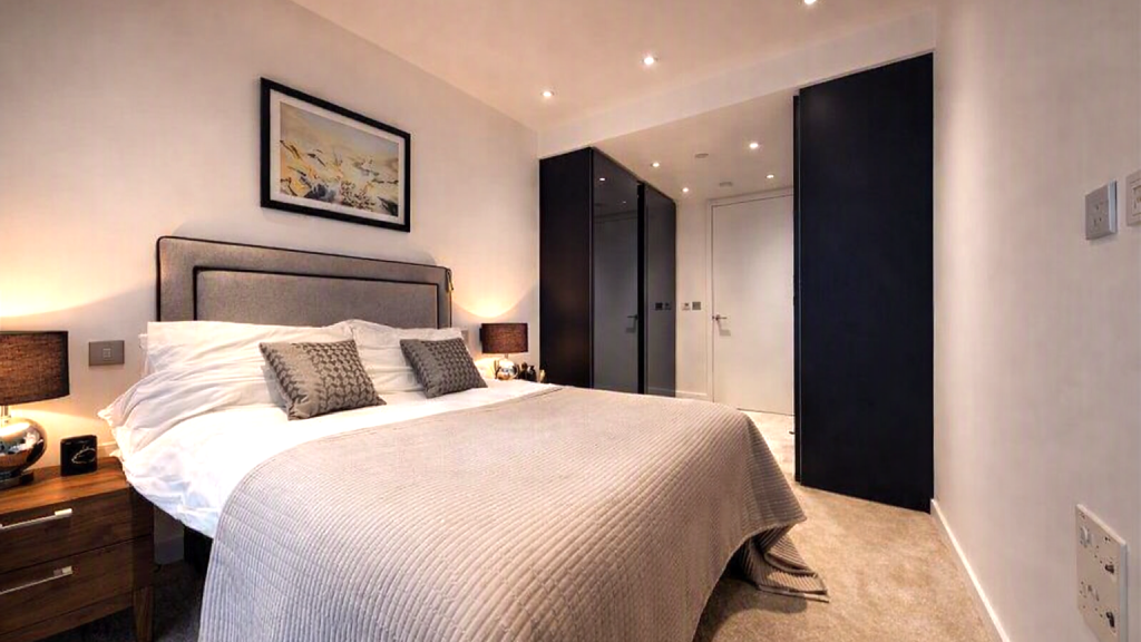 Flat Canter Way in Greater London