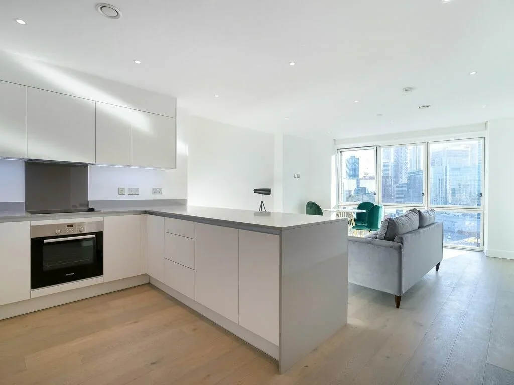 Flat Arniston Way in Greater London
