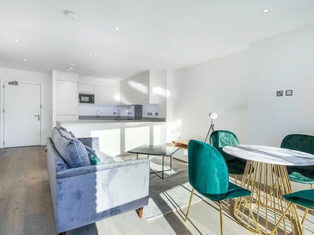 Flat Arniston Way in Greater London