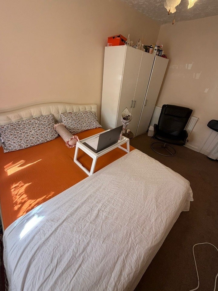 Room Brookfield Road in Greater London