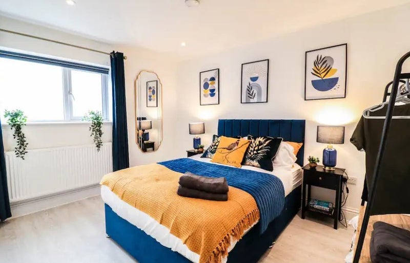 Flat Dog Kennel Hill in Greater London