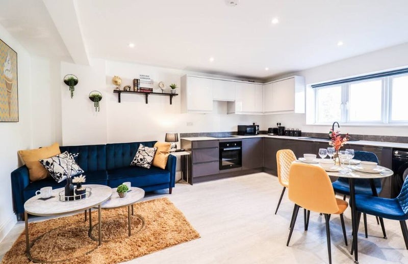 Flat Dog Kennel Hill in Greater London