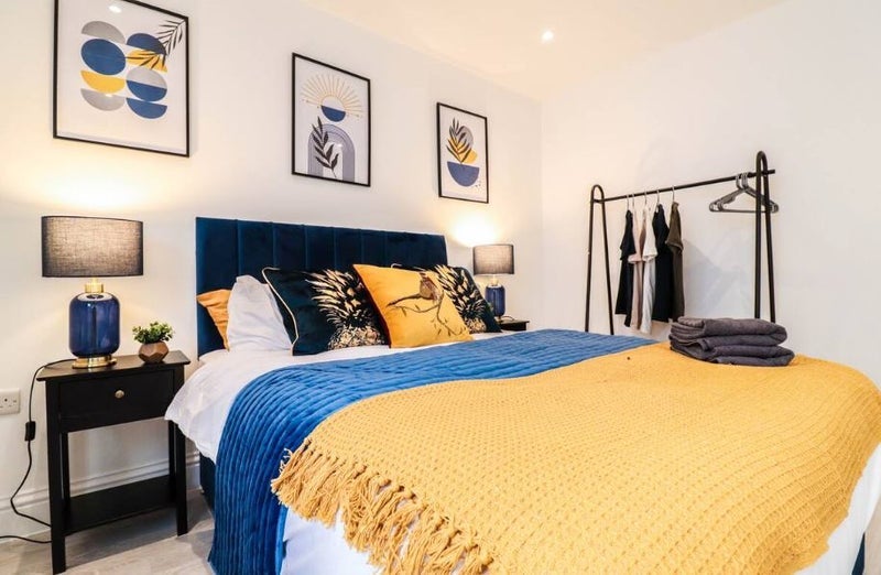 Flat Dog Kennel Hill in Greater London