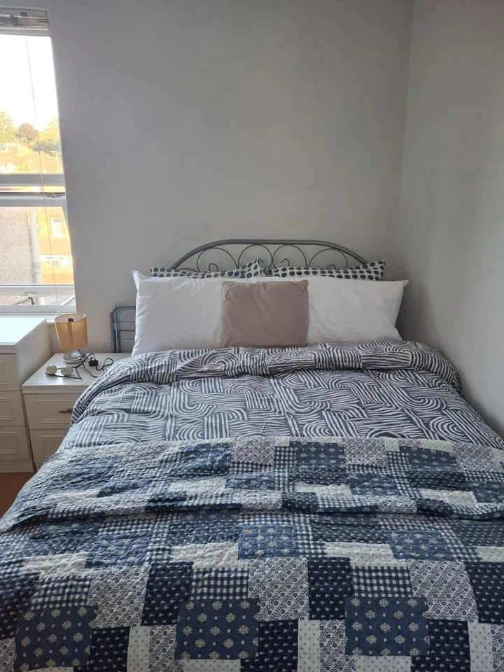 Room Athol Road in Greater London