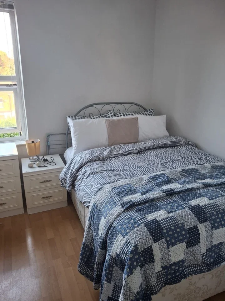 Room Athol Road in Greater London