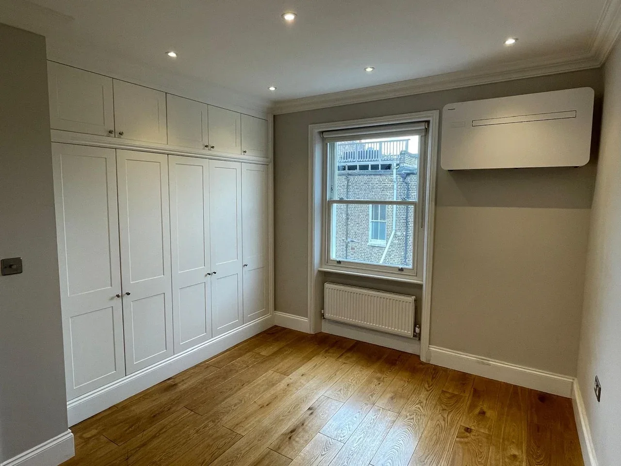 Flat Castletown Road in Greater London