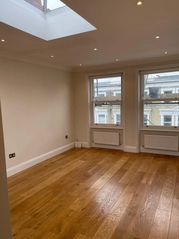 Flat Castletown Road in Greater London
