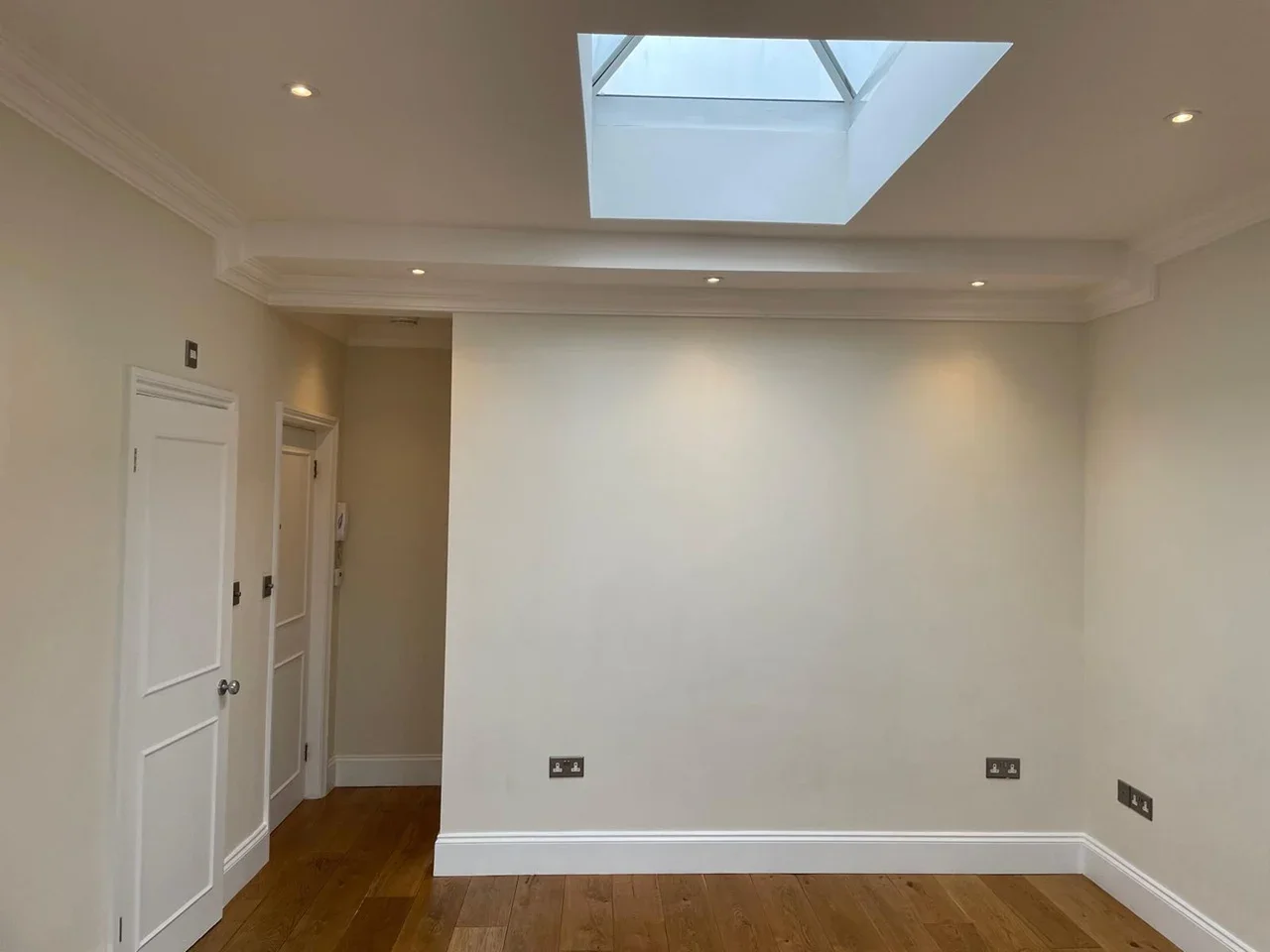 Flat Castletown Road in Greater London