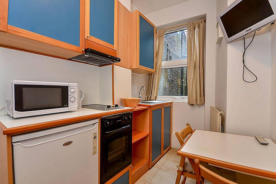 Room West Cromwell Road in Greater London