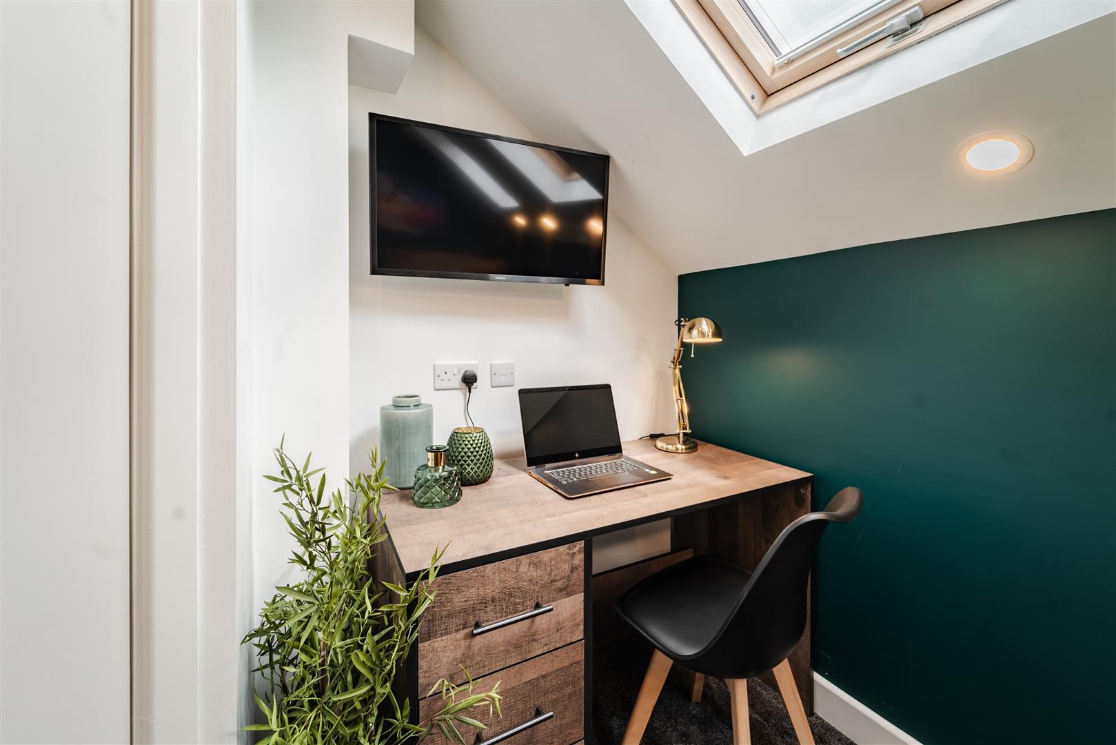 Flat Charterhouse Road in Coventry