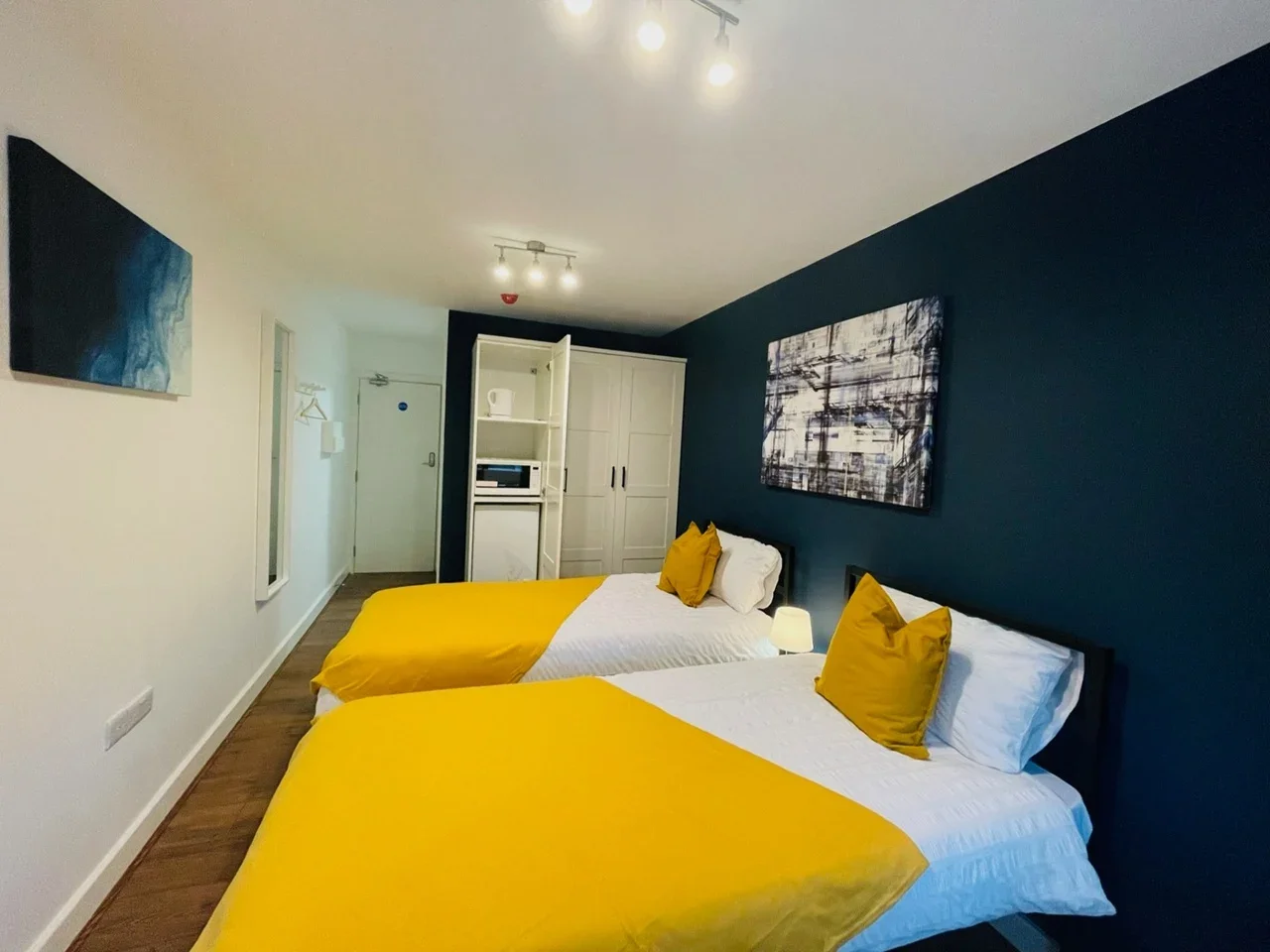 Room Brompton Street in Chadderton