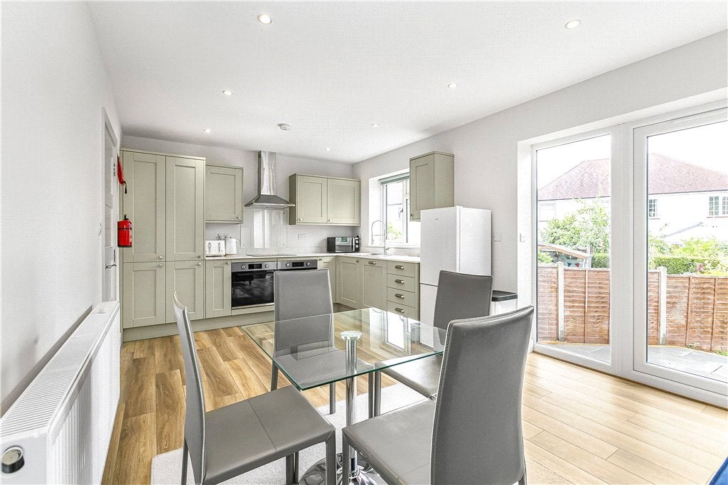 Flat Ely Place in Guildford