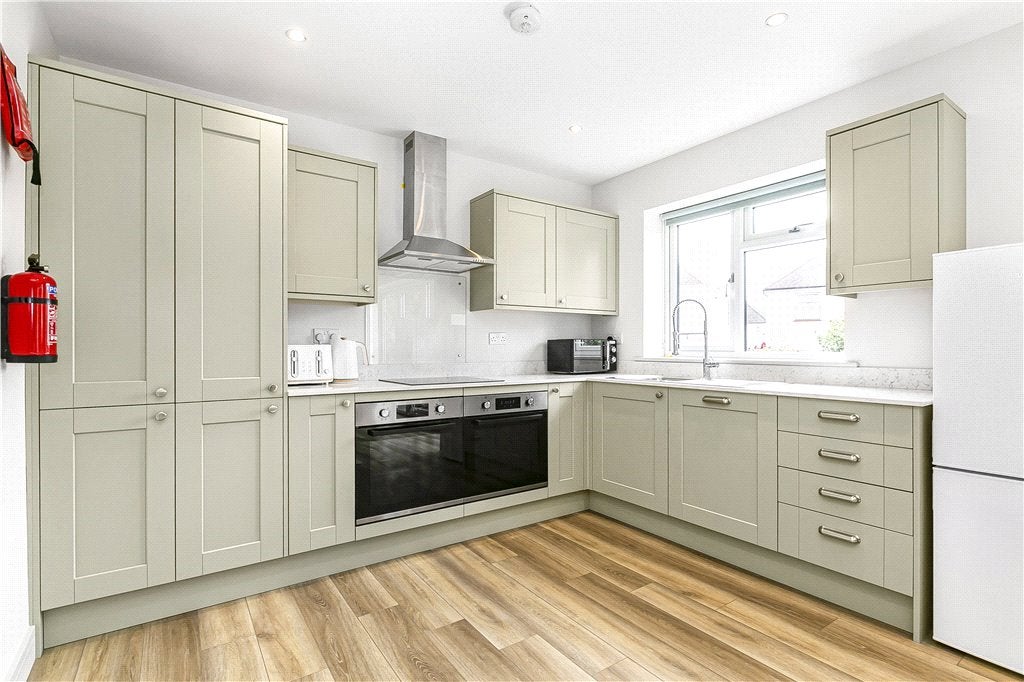 Flat Ely Place in Guildford