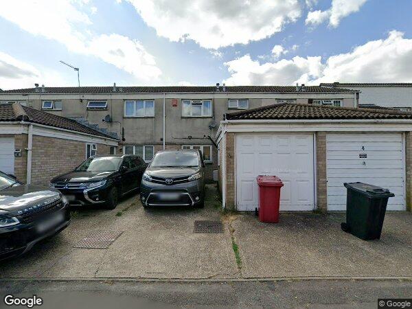 Room Sandown Road in Slough