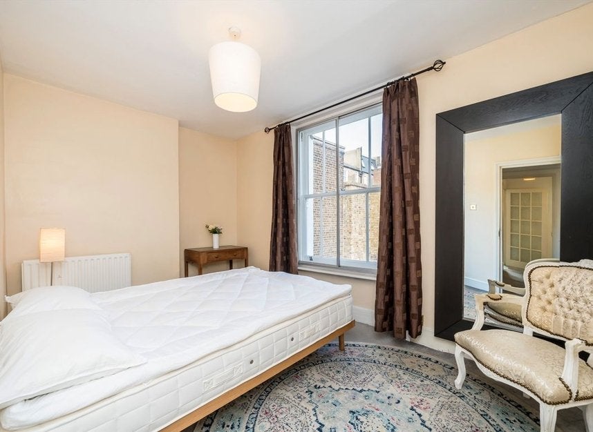 Flat Monmouth Road in City of Westminster