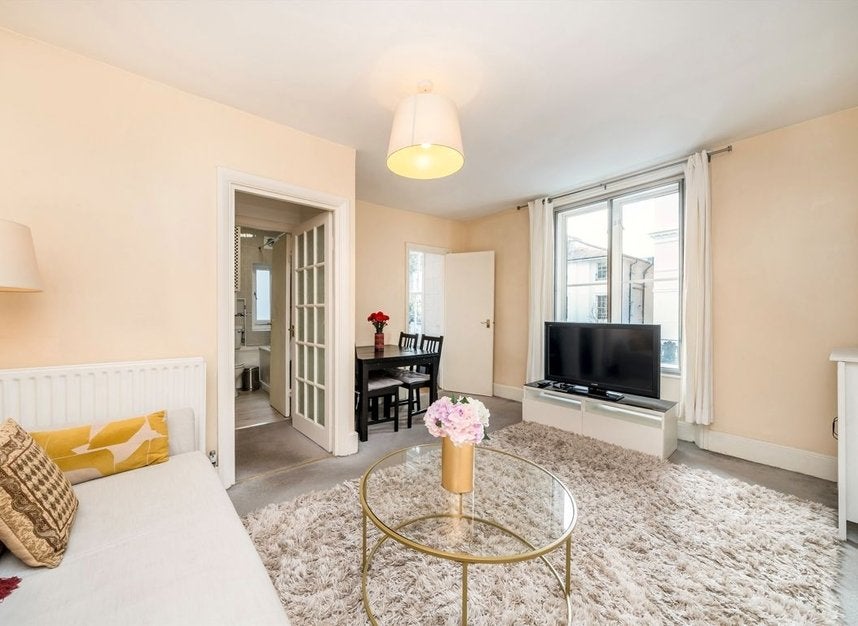 Flat Monmouth Road in City of Westminster