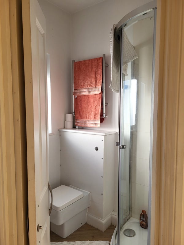 Room Lyncroft Gardens in Greater London