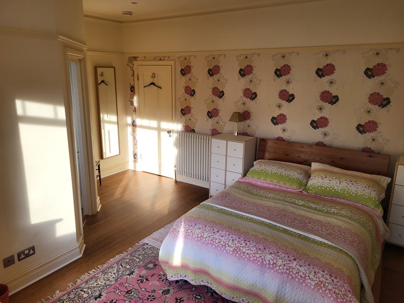 Room Lyncroft Gardens in Greater London