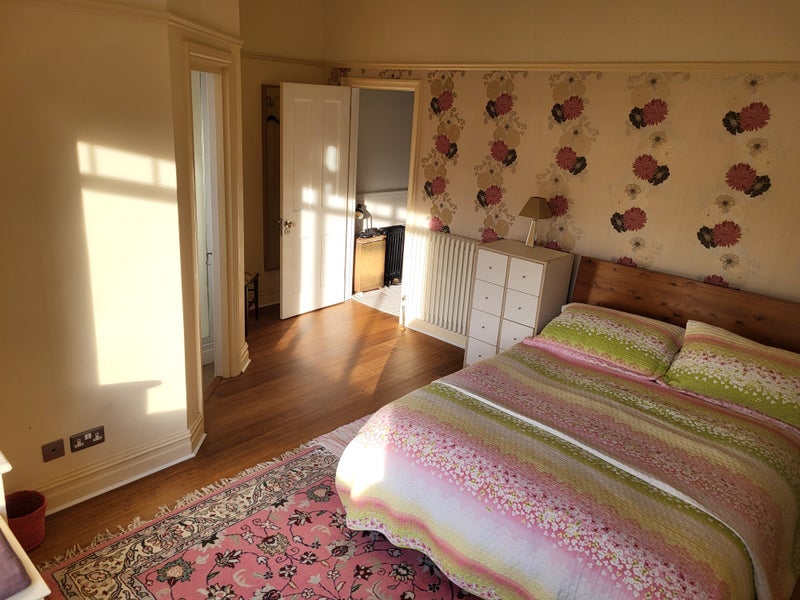Room Lyncroft Gardens in Greater London