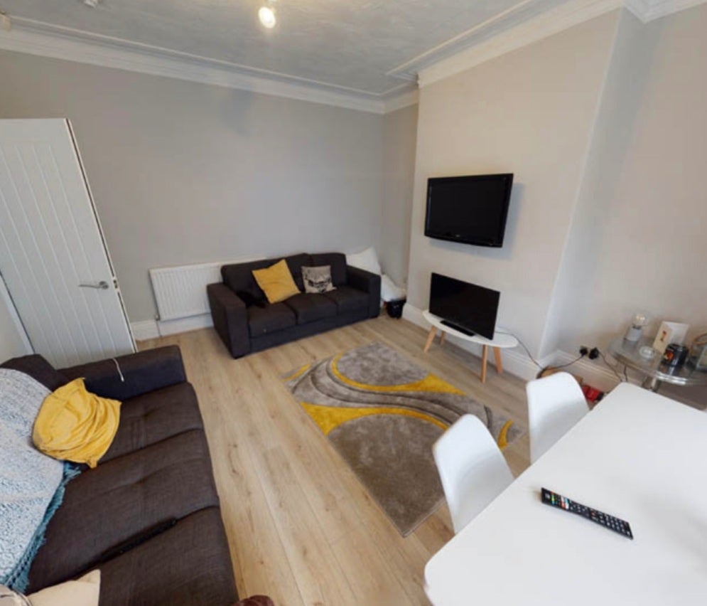 House Estcourt Terrace in Leeds