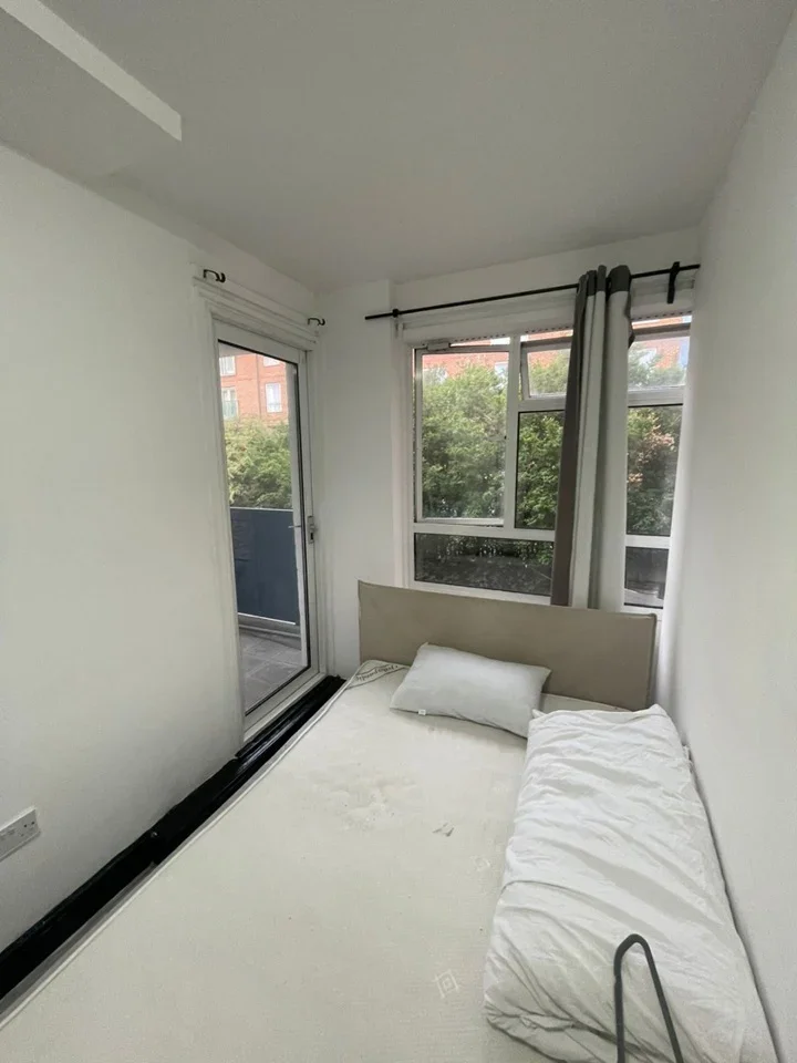 Room Barnardo Gardens in Greater London