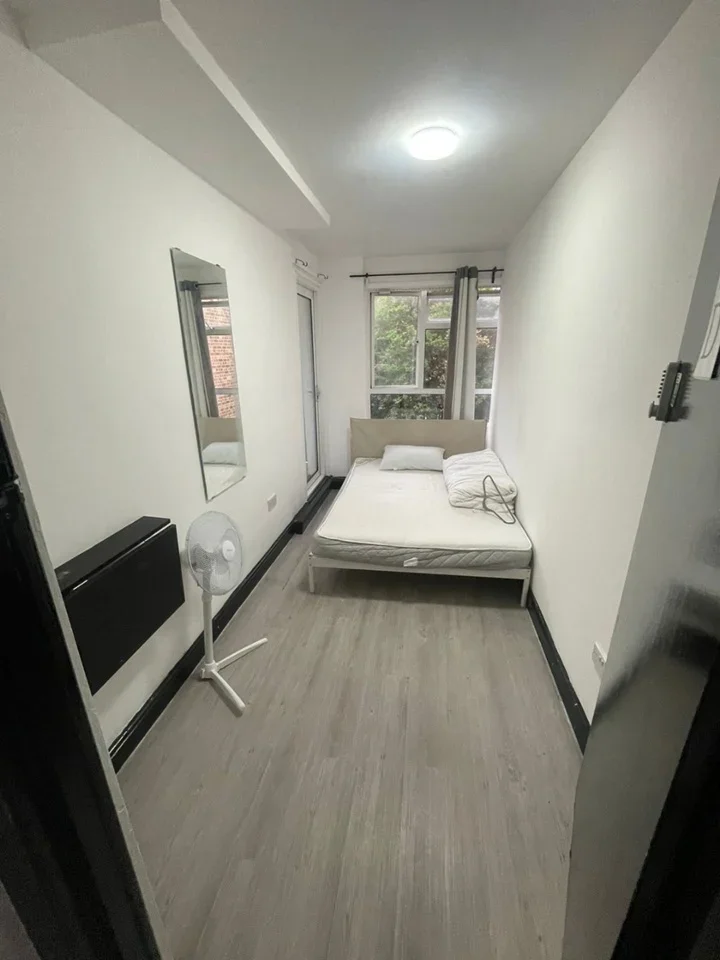 Room Barnardo Gardens in Greater London