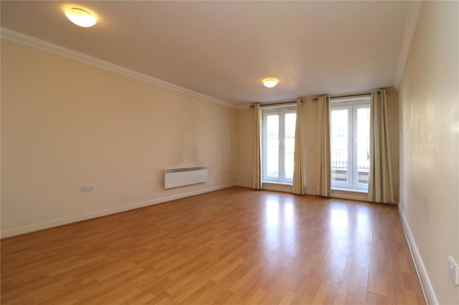 Flat Heathside Crescent in Woking