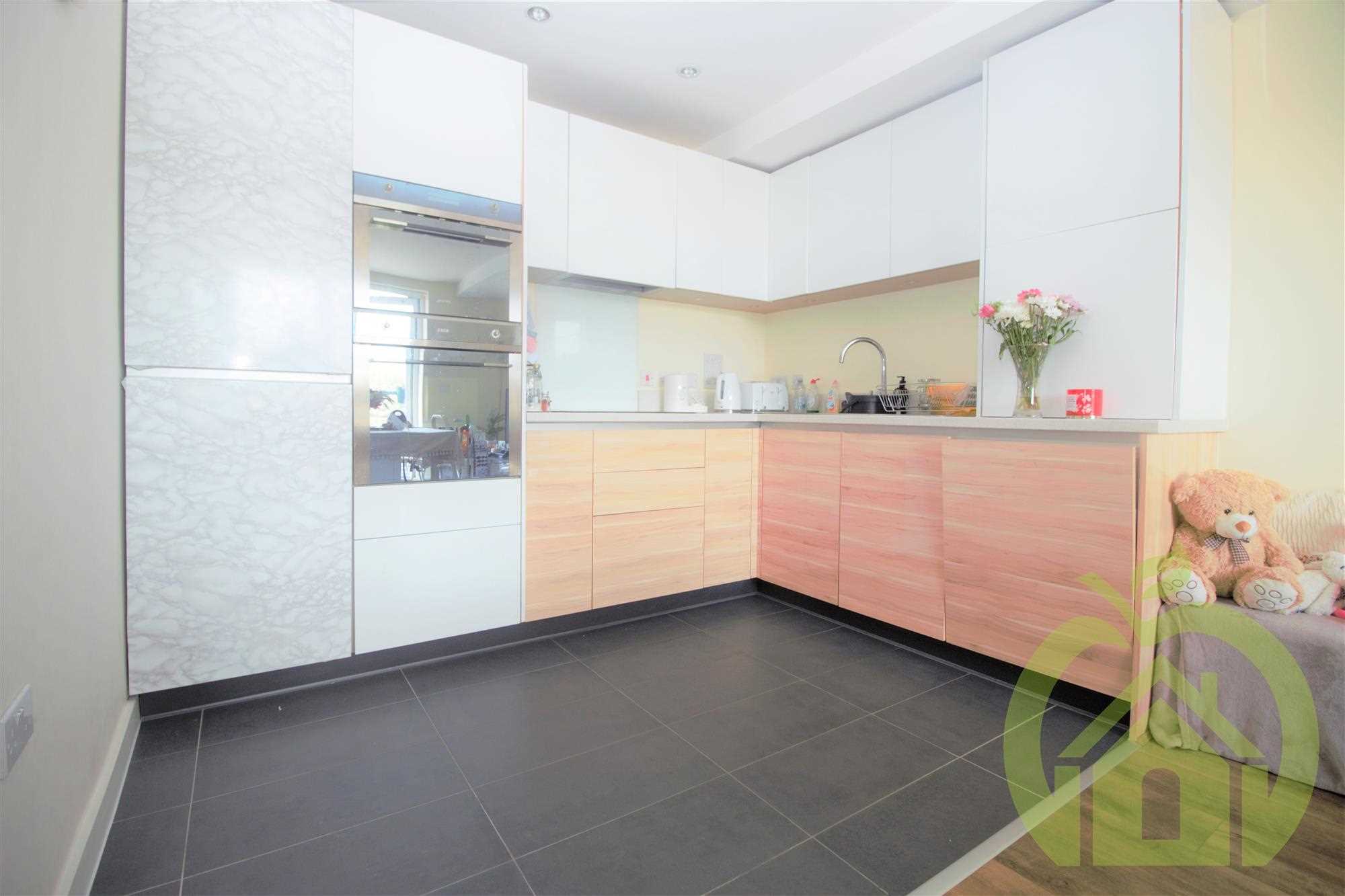 Flat Huntingdon Drive in Greater London