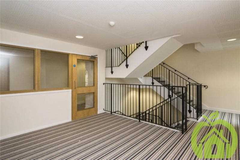 Flat Huntingdon Drive in Greater London