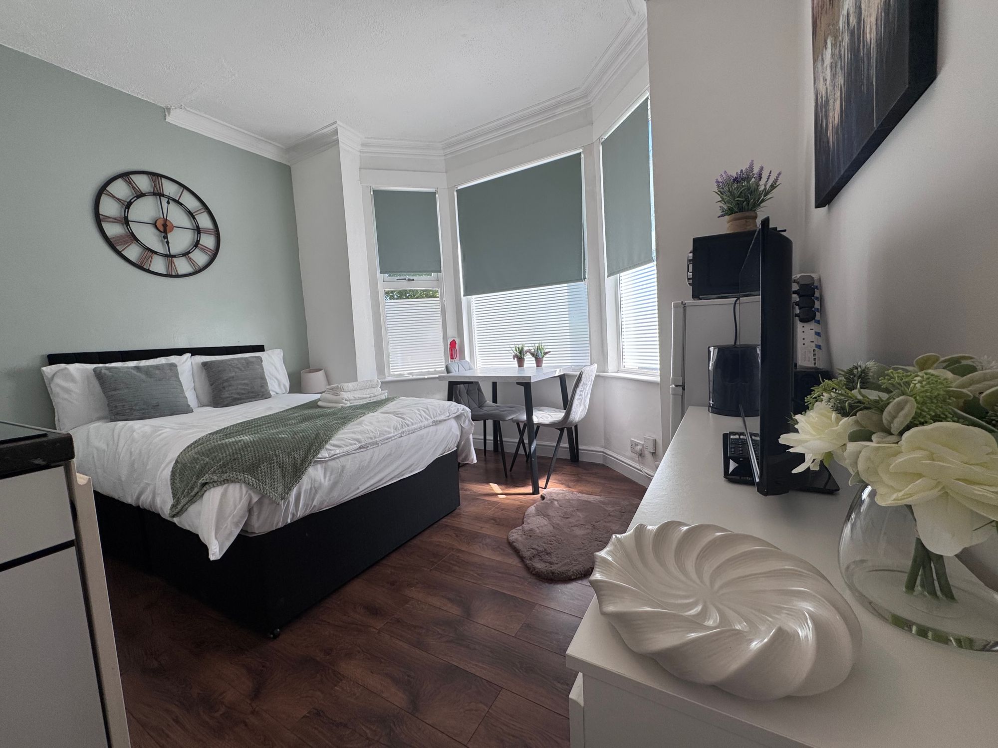 Room Lythalls Lane in Coventry