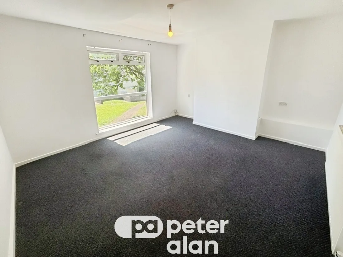 Flat Idris Davies Place in Tredegar