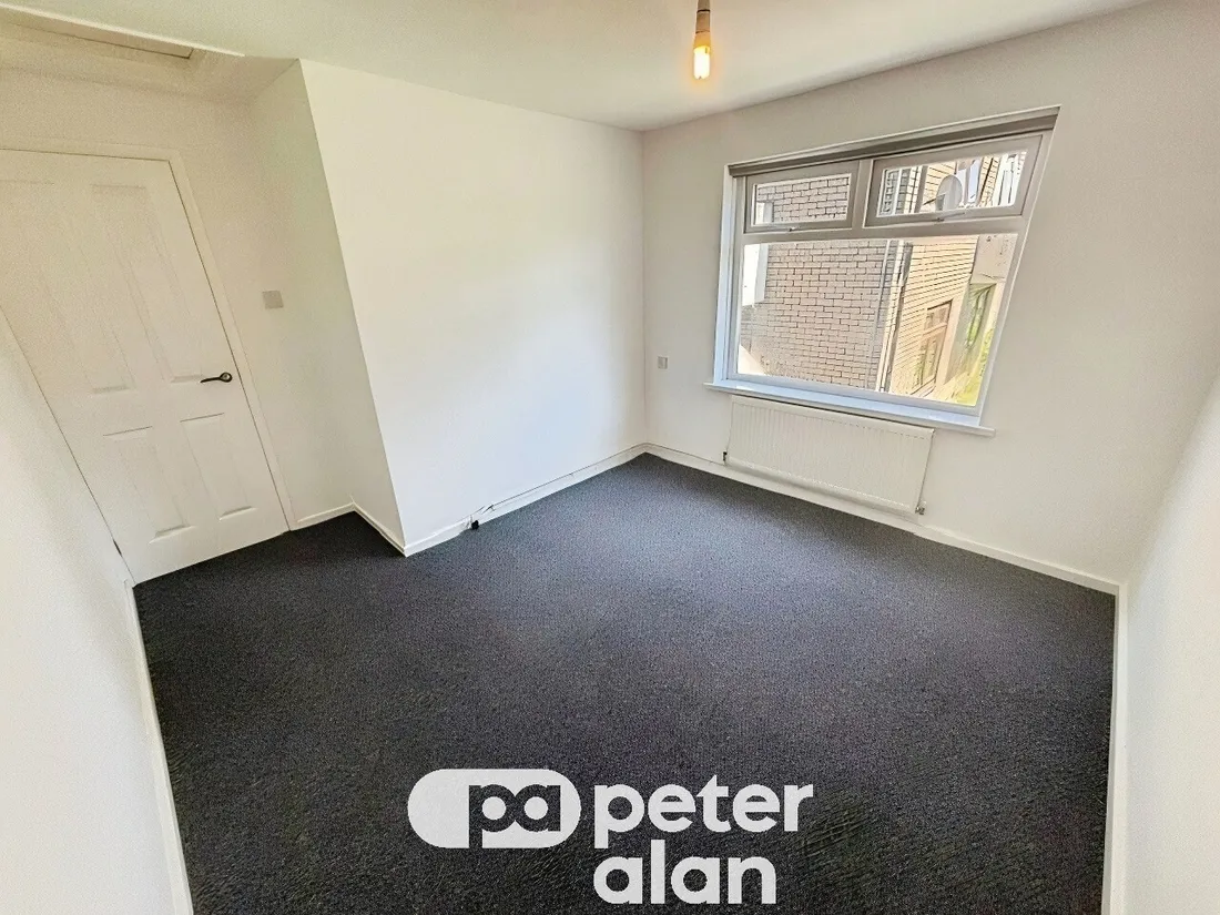 Flat Idris Davies Place in Tredegar