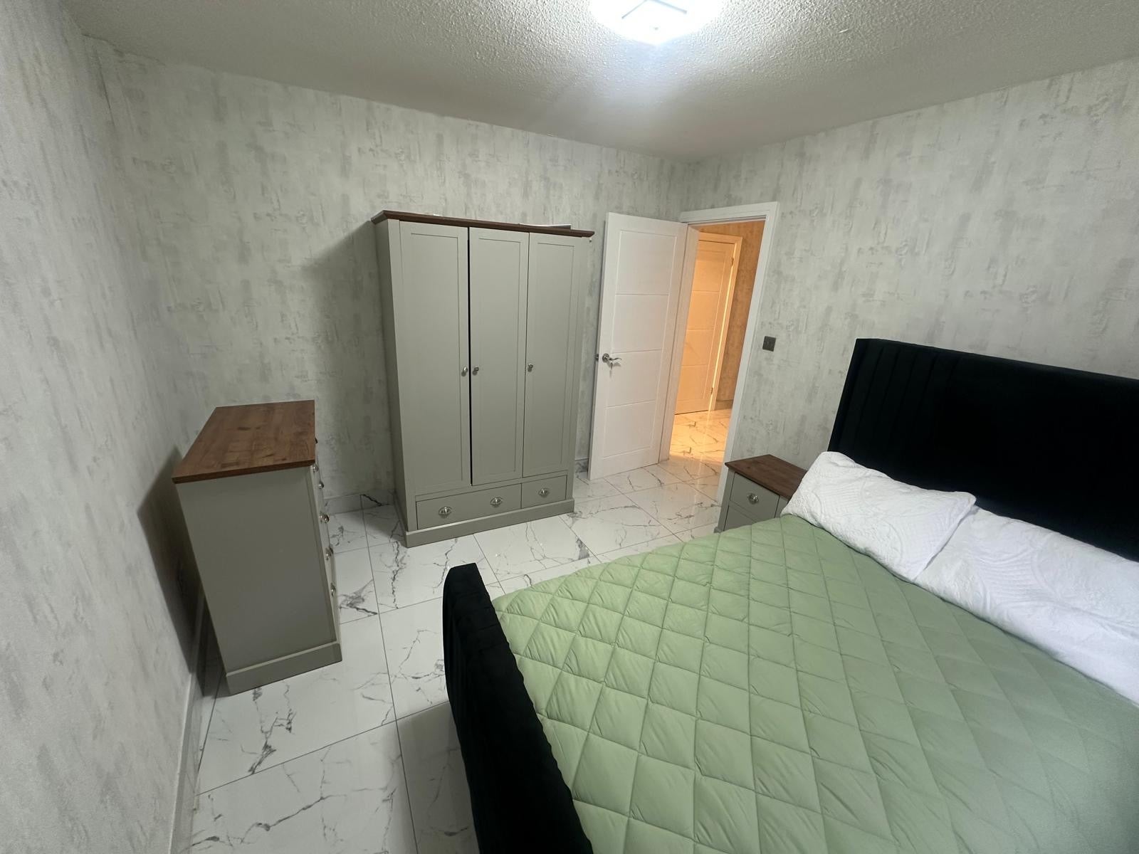 Room Canada Crescent in Leeds