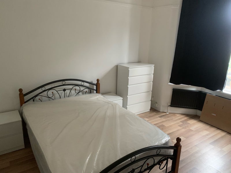 Room College Gardens in Greater London