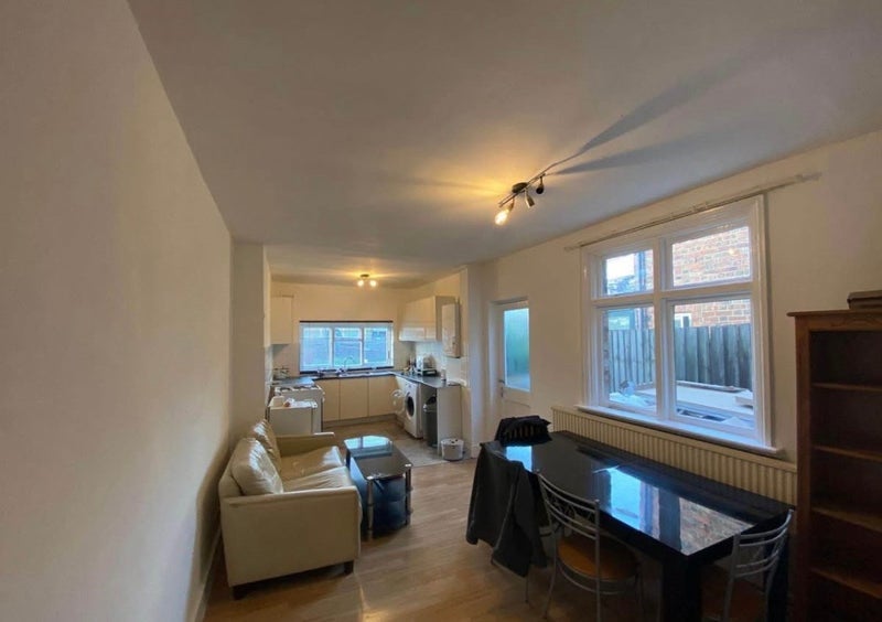 Room College Gardens in Greater London