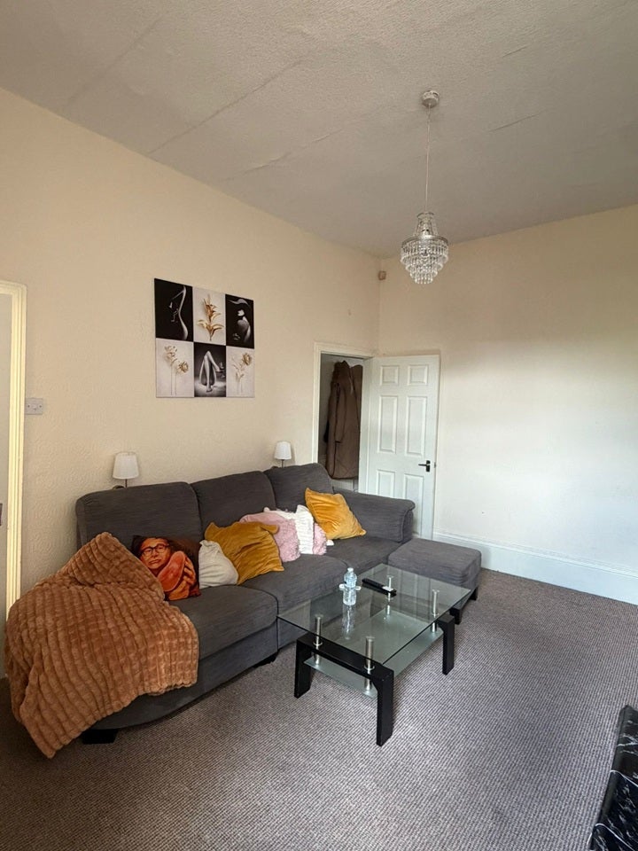 Room Oldham Road in Manchester