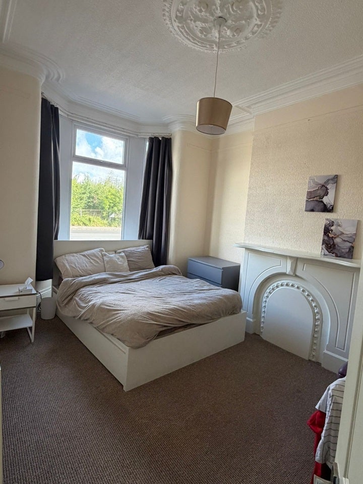 Room Oldham Road in Manchester