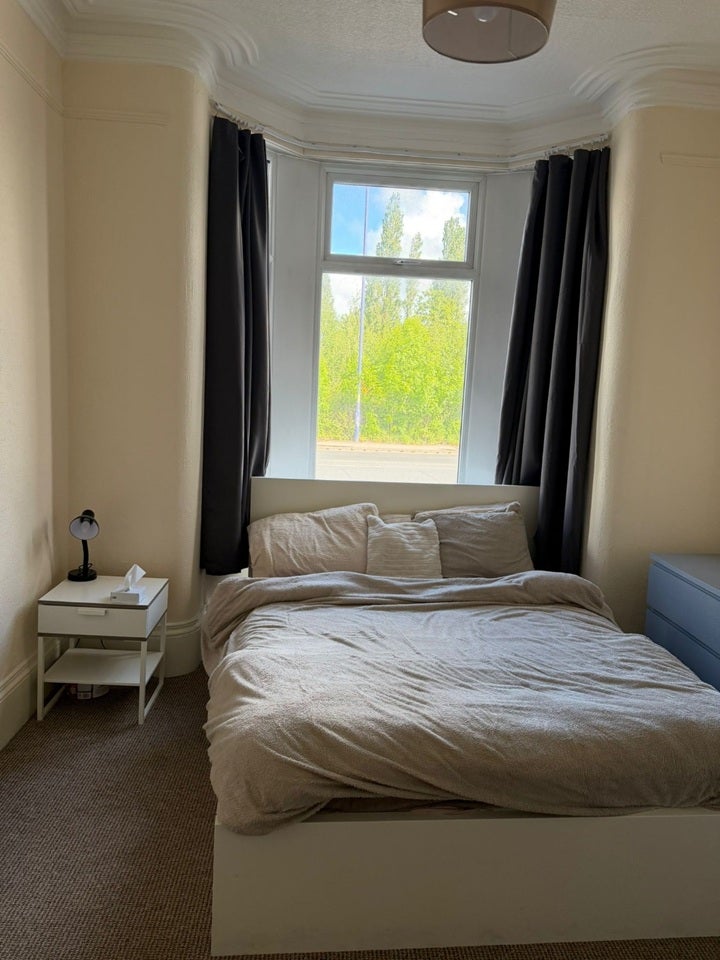 Room Oldham Road in Manchester