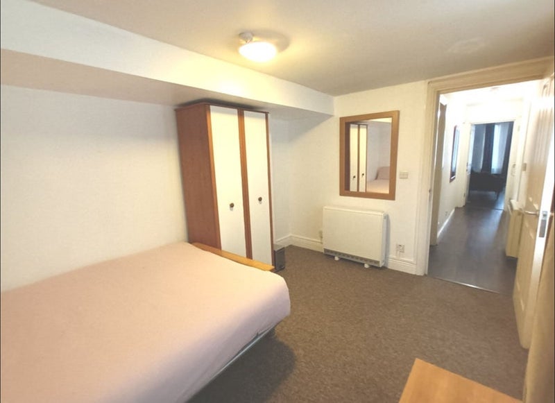 Flat Marloes Road in Greater London