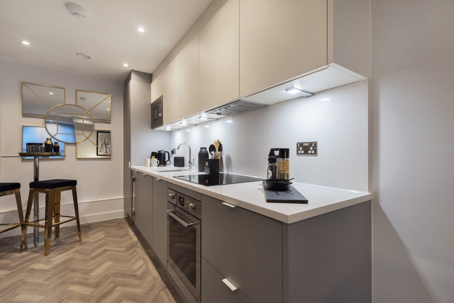 Flat Chesham Avenue in Greater London