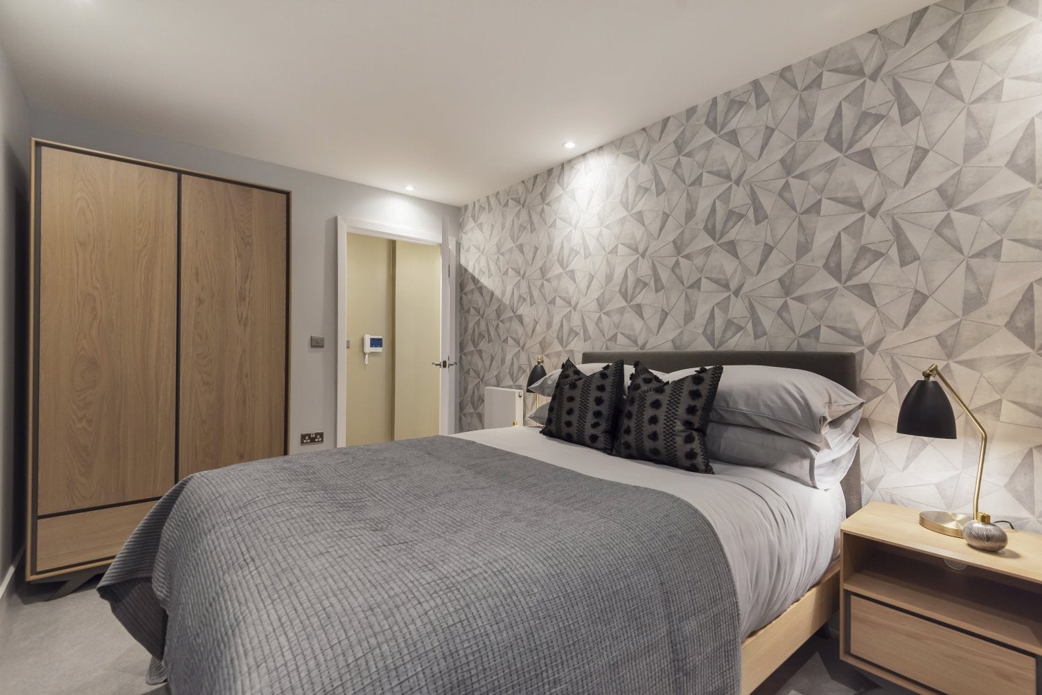 Flat Chesham Avenue in Greater London