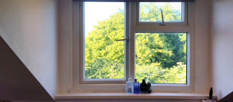 Room Hedge Lane in Greater London
